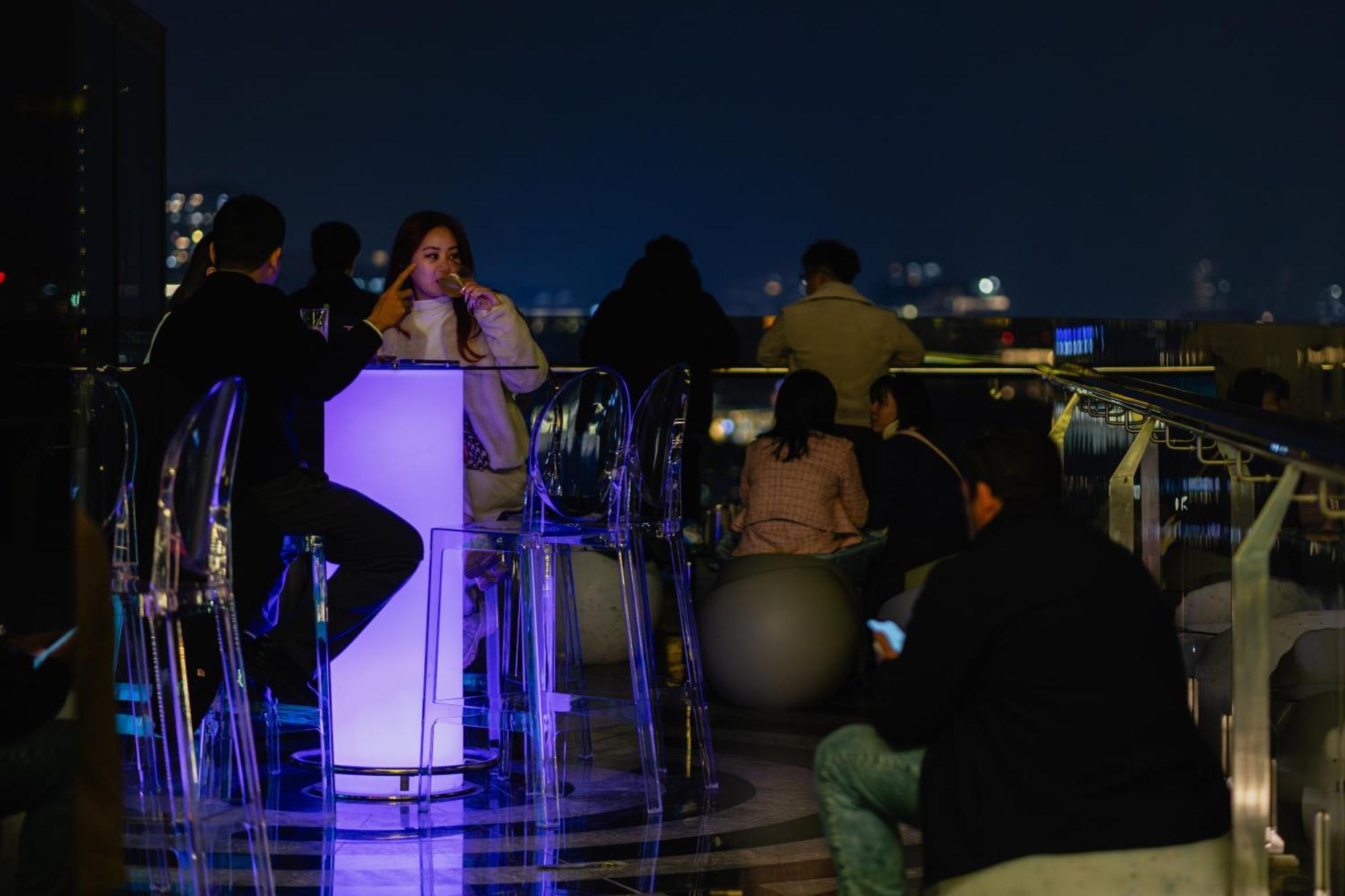 May De Ville Lakeside Hotel Hanoi Eksteriør billede Sky bar at the Ritz-Carlton, Seoul