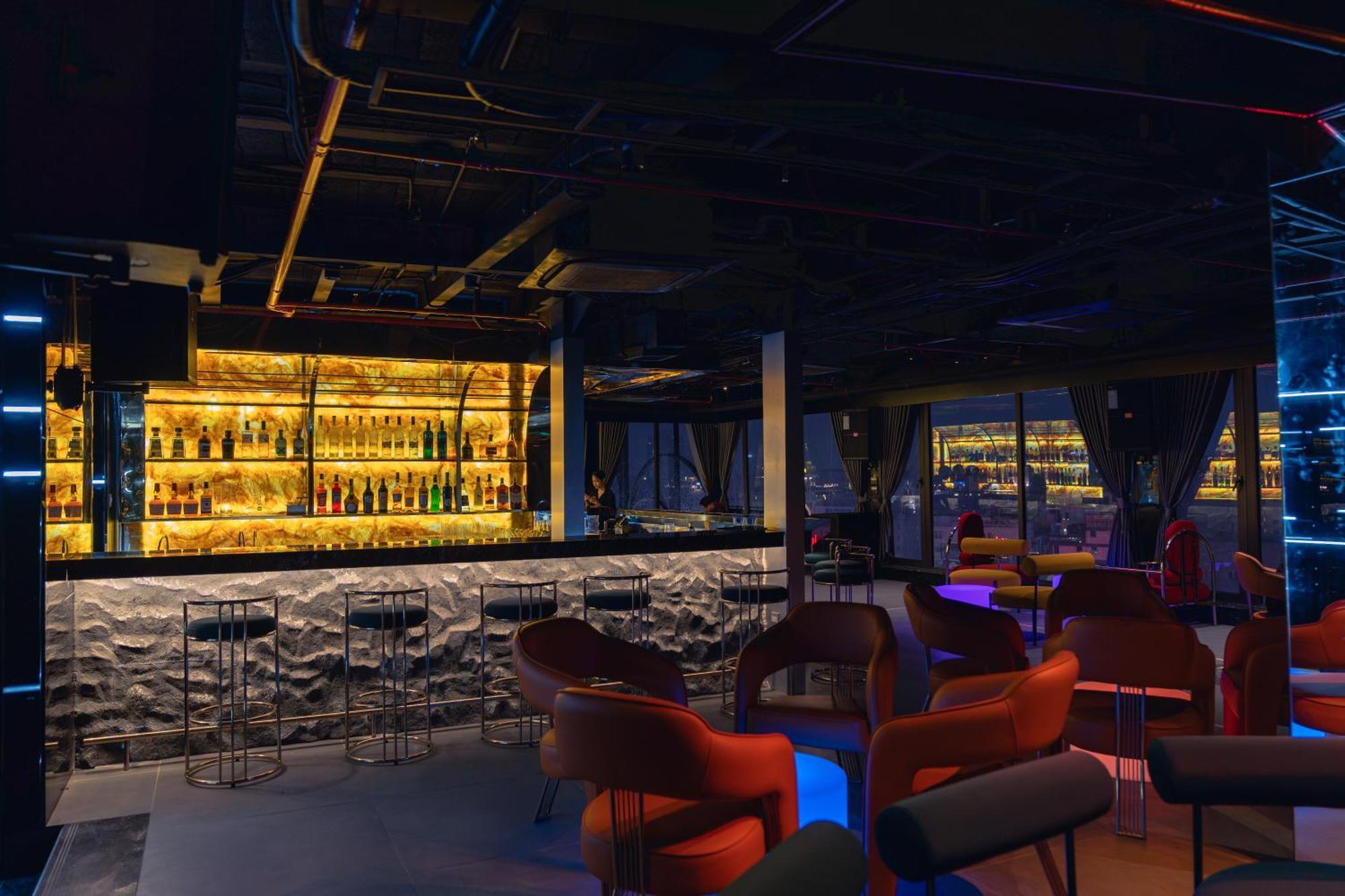 May De Ville Lakeside Hotel Hanoi Eksteriør billede The bar at the 101 bar