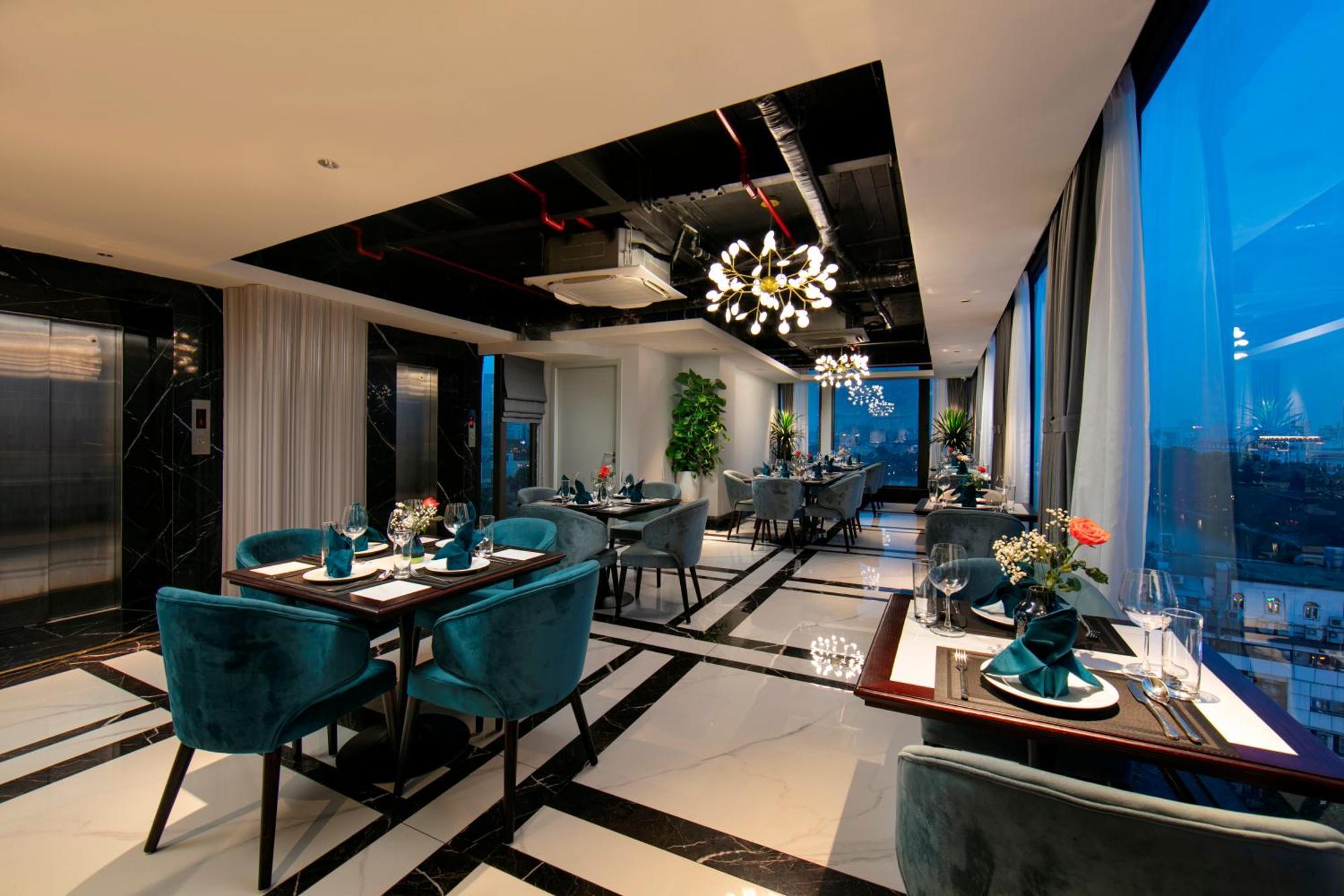 May De Ville Lakeside Hotel Hanoi Eksteriør billede The 360 Restaurant