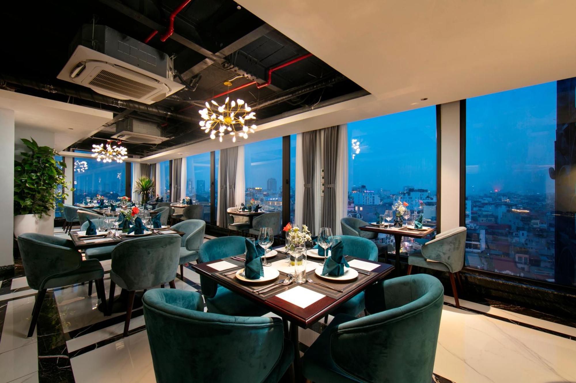 May De Ville Lakeside Hotel Hanoi Eksteriør billede Sky Bar