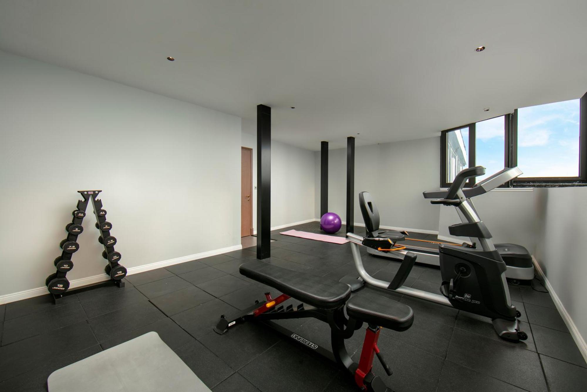 May De Ville Lakeside Hotel Hanoi Eksteriør billede The gym at the 2012 Olympic Village