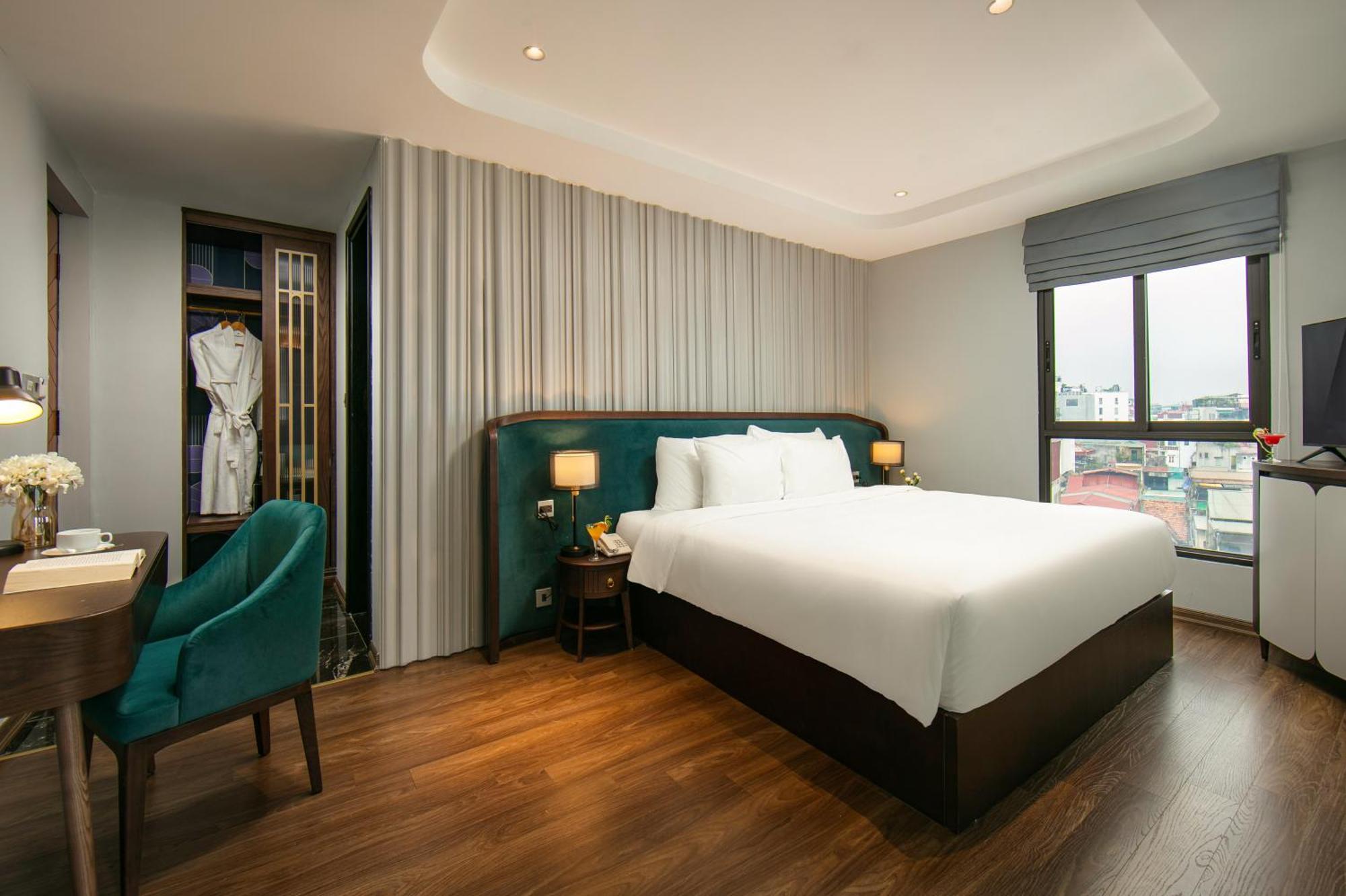May De Ville Lakeside Hotel Hanoi Eksteriør billede Deluxe Room