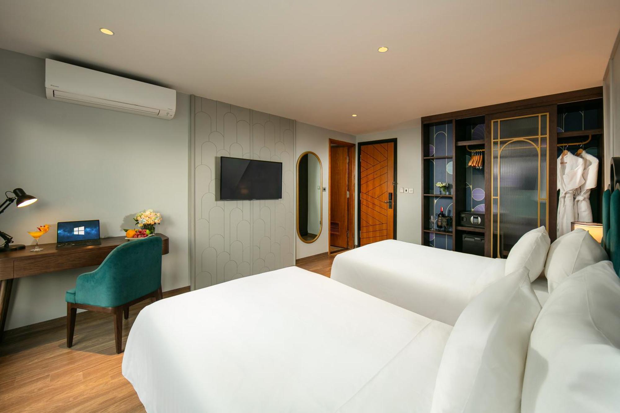 May De Ville Lakeside Hotel Hanoi Eksteriør billede Deluxe Room