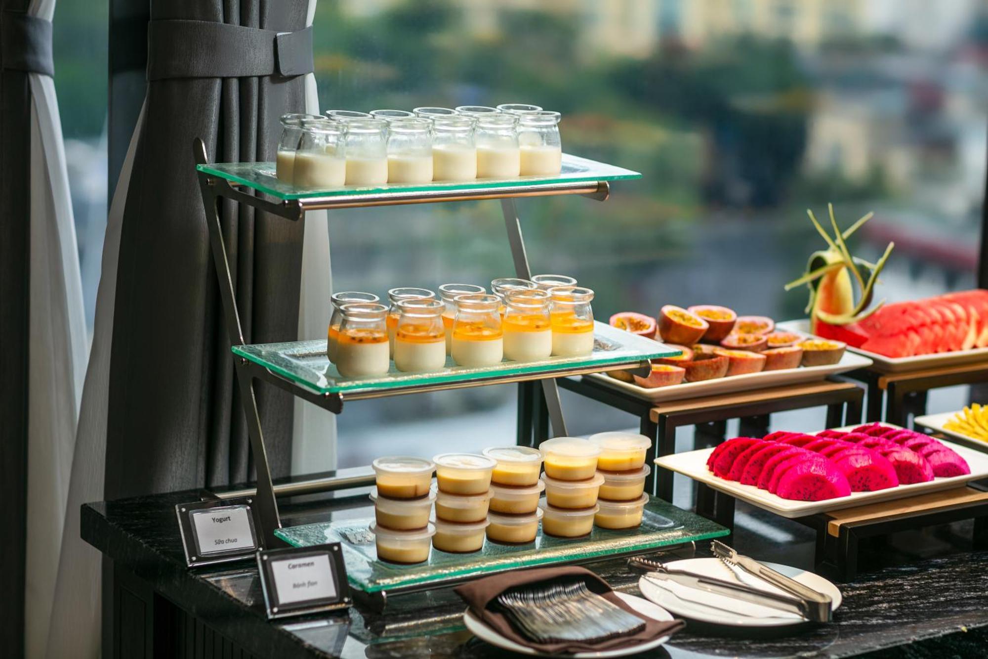 May De Ville Lakeside Hotel Hanoi Eksteriør billede A dessert buffet
