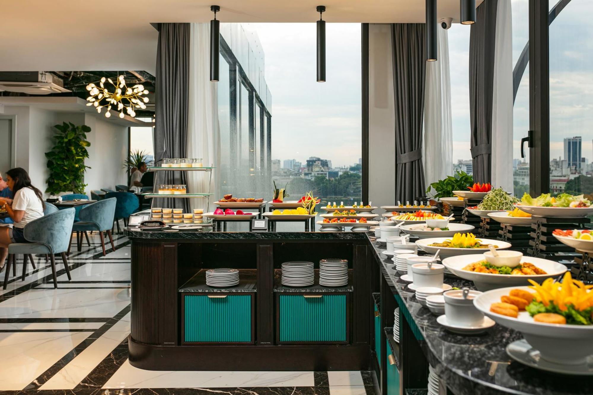 May De Ville Lakeside Hotel Hanoi Eksteriør billede The 360° Restaurant