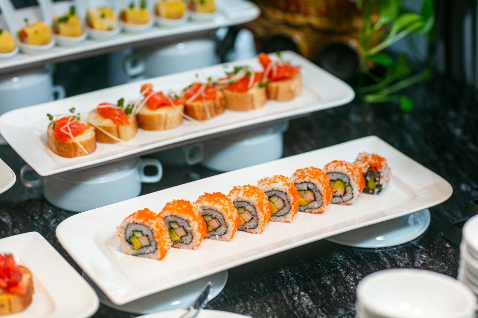 May De Ville Lakeside Hotel Hanoi Eksteriør billede California roll
