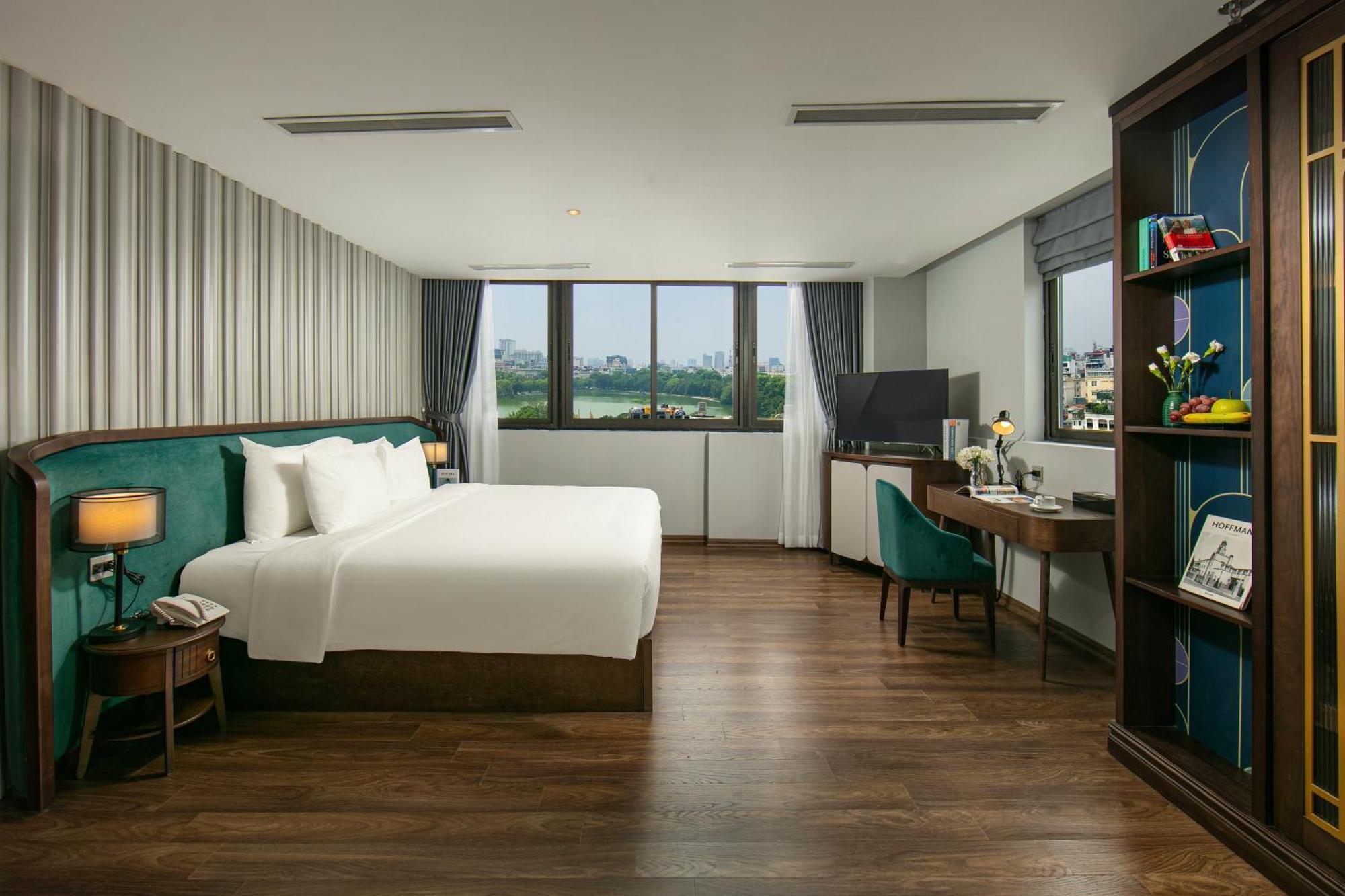 May De Ville Lakeside Hotel Hanoi Eksteriør billede Deluxe Suite